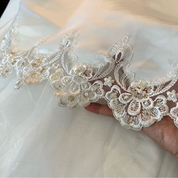 SALE…Vintage White Wedding Gown Beaded longsleeve size 10 - Picture 9 of 16